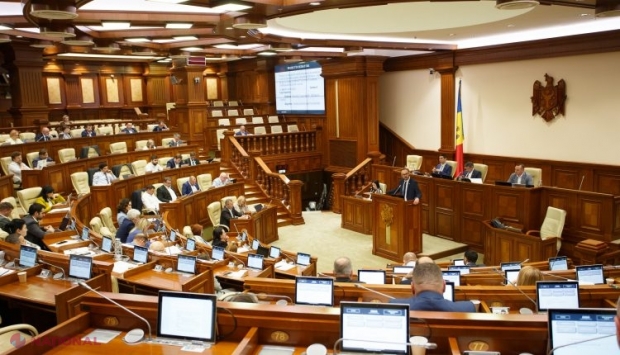 FUGARII // Modificarea din legislație care ar permite judecarea potențialilor infractori în lipsa acestora a trecut de primul vot al Parlamentului: „Multe dintre aceste personaje și-au găsit refugiul în diferite țări și continuă să trăiască în lux”