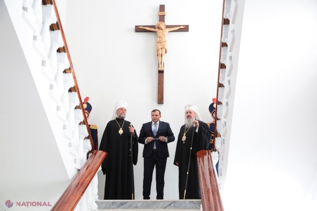 Crucifixul lui Năstase va fi SCOS din holul MAI, la insistența Consiliului pentru prevenirea și eliminarea discriminării și asigurarea egalității. Mitropolia Basarabiei și Mitropolia Chișinăului și a Întregii Moldove cer revizuirea deciziei CSJ