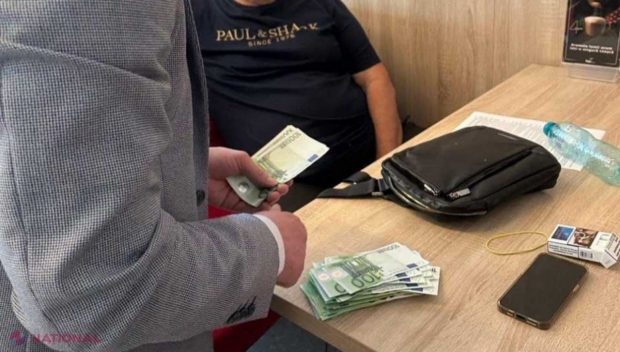 VIDEO // Un bărbat din capitală a fost DENUNȚAT organelor de drept, după ce a pretins și primit 7 000 de euro pentru ca să soluționeze o sesizare depusă la poliție