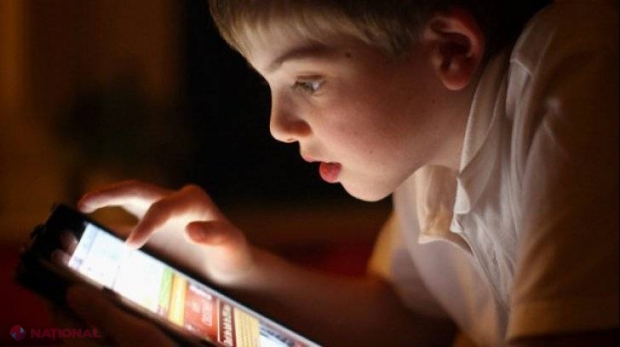 Copiii cu părinți PRIZONIERI ai tehnologiei digitale au probleme de comportament 