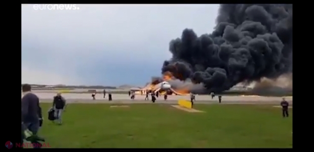 Aterizare de URGENŢĂ la Moscova: Un incendiu a izbucnit la bordul unei aeronave. Bilanţul victimelor a ajuns la 41 de morţi. IMAGINI şocante cu avionul aterizând în flăcări