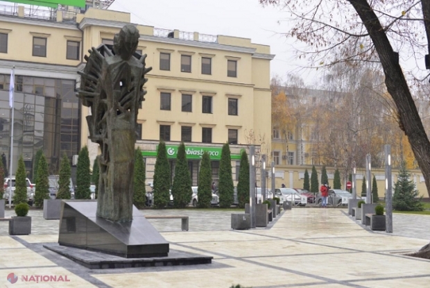 GALERIE FOTO // Cum arată scuarul „Mihai Eminescu” din centrul Chișinăului, RENOVAT după ce piața de tablouri de acolo a fost strămutată