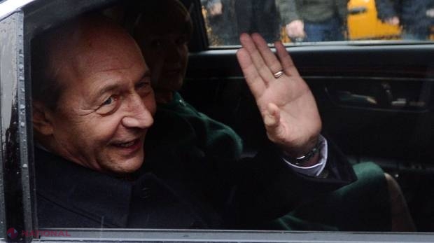 Ce îl aşteaptă pe Băsescu acasă, la ora 1 dimineaţa: „M-am gândit să pun o poză pe Facebook”