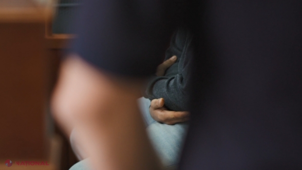 Individul de la nordul R. Moldova care și-a violat fiica vitregă în vârstă de 11 ani, condamnat la ani grei de pușcărie: „Deseori, bărbatul îi interzicea fetiței să meargă la școală pentru a petrece timp cu acesta”