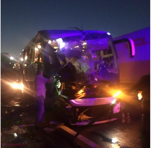 FOTO // Un autocar în care se aflau și cetățeni ai R. Moldova, ACCIDENT la Odesa: Un moldovean a decedat, iar soția sa a ajuns la Reanimare