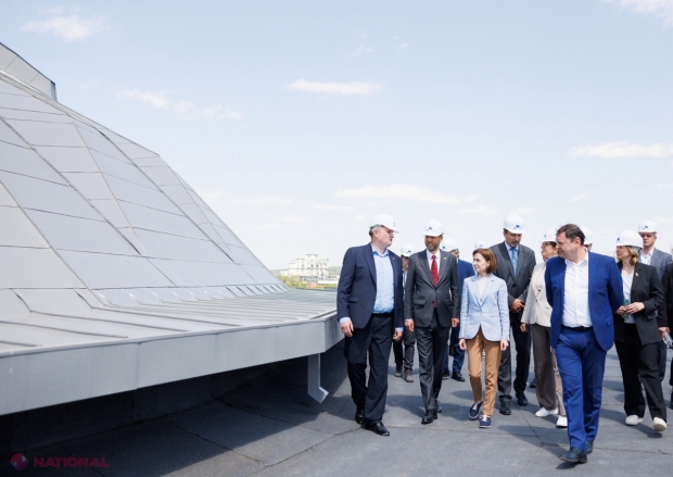 GALERIE FOTO // Maia Sandu, la ÎNĂLȚIME. Șefa statului a urcat pe acoperișul Circului din Chișinău, care a fost reparat cu peste 2 000 000 de euro oferiți de UE