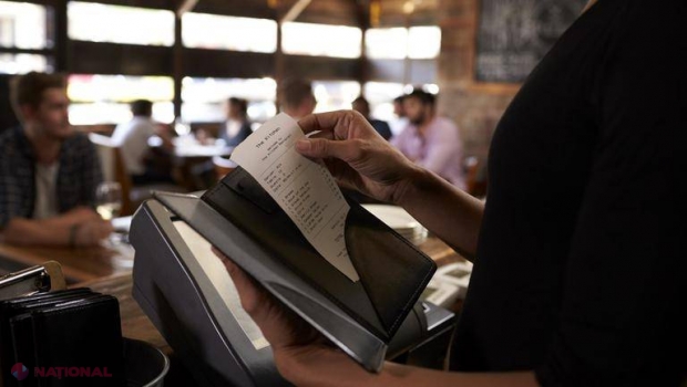 SURPRIZA neașteptată de care au avut parte doi pompieri când au cerut nota de plată într-un restaurant