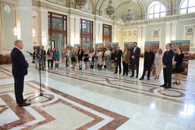 FOTO // Senatul României găzduiește expoziția „Copilăria în Gulag”, care prezintă viaţa COPIILOR BASARABENI deportaţi în 1941, 1949 şi 1951: „Rusia de după Putin trebuie să-și asume aceste atrocități și să acorde compensații acestor familii”
