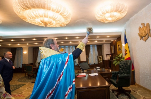 VIDEO // Dodon și-a sfințit Președinția renovată cu banii turcilor: „Sper că toate generațiile viitoare vor respecta statalitatea și atributele Republicii Moldova”