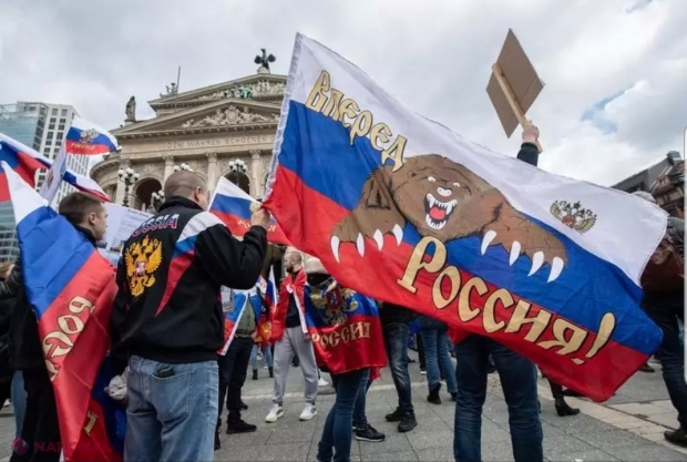 Rușii din Germania se plâng că ar fi HĂRȚUIȚI și discriminați, în contextul invaziei puse la cale de Putin în Ucraina, dar REFUZĂ să se întoarcă în Rusia. Acești au organizat proteste în unele orașe germane 