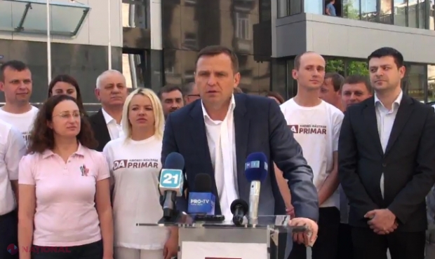 Andrei Năstase nu a mers nici astăzi la „dezbaterile” lui Ceban, dar a organizat o conferință de presă la aceeași oră și a vorbit despre barierele de la casele lui Plahotniuc și Voronin: „Dle Ion Ceban, unde v-a fost curajul în aceste cazuri?”