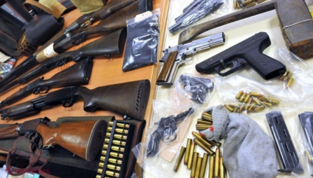 OPERAȚIUNE // Poliția intensifică verificările privind circulația și deținerea armelor