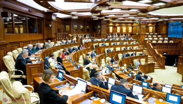 Opoziția prorusă din Parlament, deranjată de noua ediție a Constituției R. Moldova, cu româna drept limba oficială a statului și obiectivul integrării europene introdus în preambulul Legii Supreme: „Vom revedea această cărțulie”