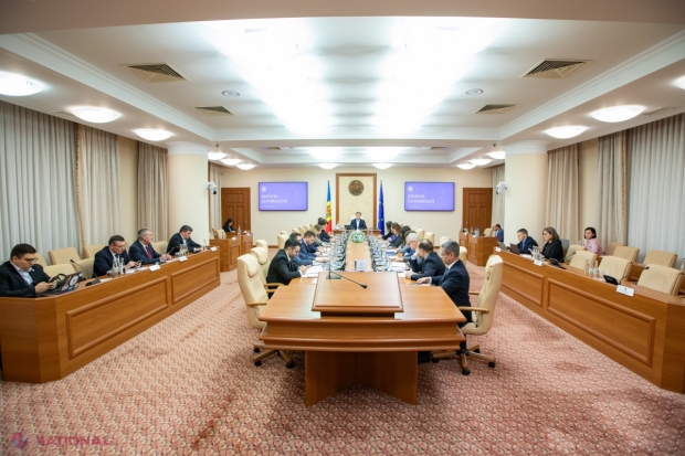 Remanieri substanțiale gândite de premierul Recean. Cel puțin ZECE funcționari de rang înalt ar urma să fie CONCEDIAȚI: „Eu acum nu că mă plâng, voi gestiona aceste situații”
