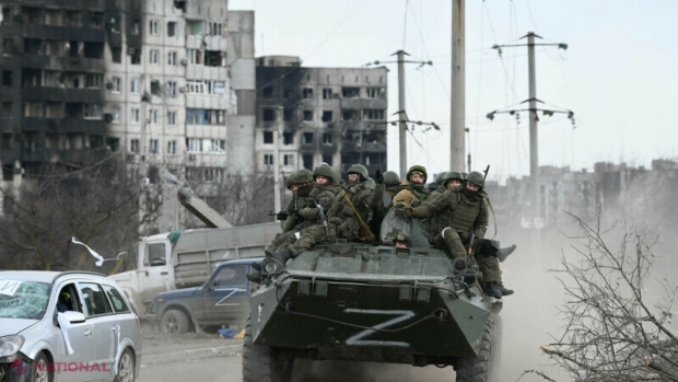 Militarii trimiși de Putin „să apere Rusia” în Ucraina PLĂTESC bani grei pentru ca să fie scoși de pe front. MITA a crescut până la 20 000 de dolari