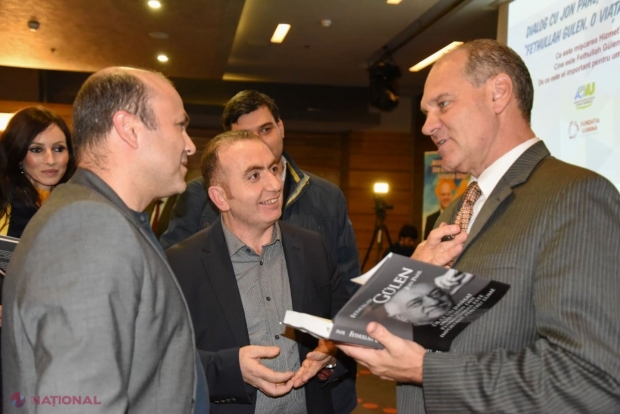FOTO // Jon Pahl, autorul cărții „Fethulah Gulen: O viață în Hizmet”, în dialog cu cititorii la București. Scriitorul din SUA ar putea veni să-și lanseze cartea și la Chișinău