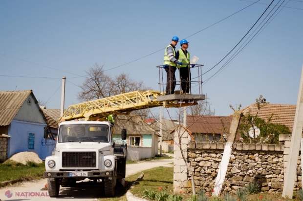 FOTO // Partidul „ȘOR” a demarat lucrările de ILUMINARE stradală în al treilea sat din circumscripțiile în care candidații săi au învins la parlamentare