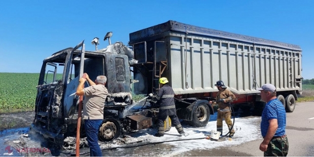 Un autocamion încărcat cu PORUMB a luat foc în timp ce se deplasa spre portul de la Giurgiulești