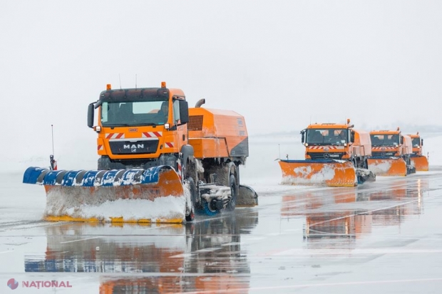 FOTO // Aeroportul Internațional Chișinău face față ninsorilor ABUNDENTE: „Nicio cursă operată nu a fost reținută sau anulată în legătură cu activitatea de deszăpezire”