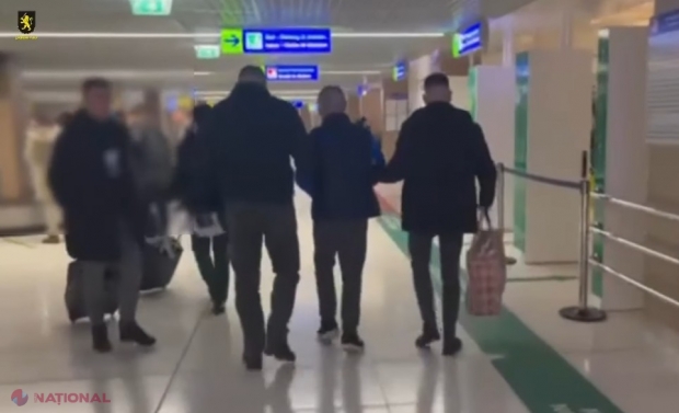 A revenit după cinci ani să fie acasă de sărbători, dar s-a ales cu cătușe pe mâini direct pe Aeroportul Internațional Chișinău