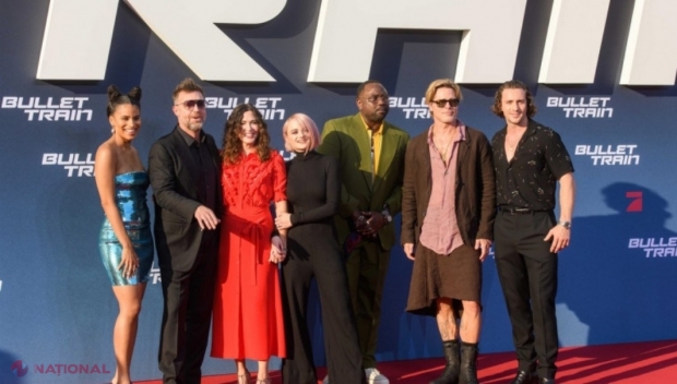 EXPLICAŢIE: De ce s-a îmbrăcat Brad Pitt în fustă la premiera noului său film