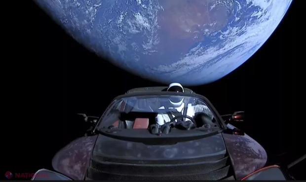 VIDEO // Ce s-a întâmplat cu automobilul Tesla Roasdster trimis de Elon Musk în spațiu acum 4 ani?