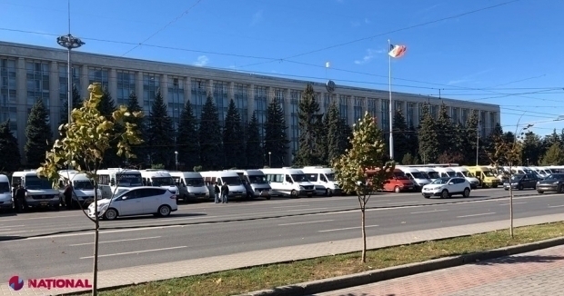 VIDEO // Transportatorii auto de pe rutele interurbane, care amenință cu PROTESTE, îndemnați că „treacă în câmpul legal de activitate”