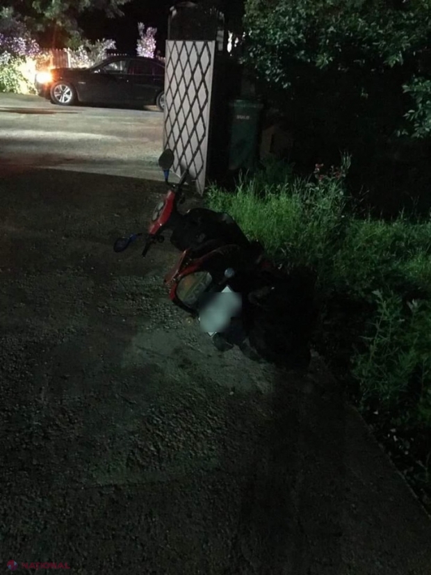 TRAGEDIE la Cojușna: Un adolescent care transporta cu motoreta doi copii de 5 și 6 ani a decedat, după ce s-a lovit de o placă de beton