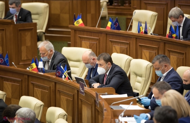 Regulile anti-COVID NU funcționează și în Parlament: Conducerea Legislativului nu vrea izolarea deputaților care au intrat în contact cu Nichiforciuc, confirmat pozitiv cu noul coronavirus. „Respectați dreptul la sănătate!”