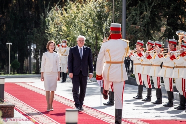 FOTO, VIDEO // Măsuri de SECURITATE sporite în cadrul ceremoniei de întâmpinare a președintelui Germaniei, Frank-Walter Steinmeier. Pe acoperișul Președinției a fost observat un LUNETIST cu arma în mâini