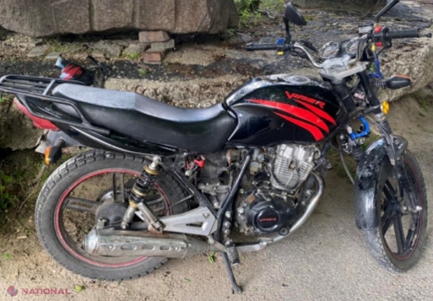 VIDEO // Momentul în care un minor de 16 ani din Chișinău fură o motocicletă de 10 000 de lei: Poliția a găsit-o la el acasă