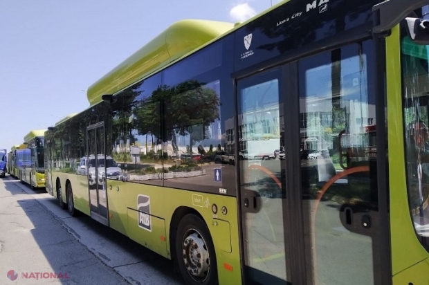 FOTO // Cum arată autobuzele de mâna a doua procurate de Primăria Chișinău, distribuite suburbiilor capitalei