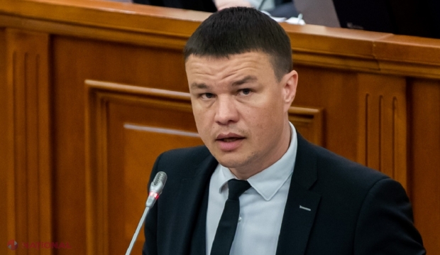 Un deputat al BeCS afirmă că Dumitru Robu nu ar avea dreptul legal să ceară ridicarea imunității deputaților, deoarece „nu este procuror general cu funcții depline”: „Sunteți procuror general sau nouă ne-a scăpat ceva? În ce calitate sunteți aici?”
