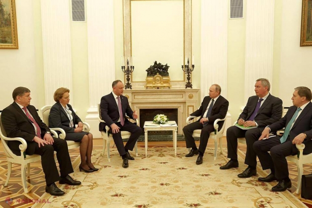 FOTO // Dodon, în rol de CURIER al lui Putin. A transportat la Moscova VINUL președintelui rus și a criticat NOTA de protest a lui Filip și Candu