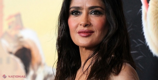 „Barbie din Mexic”. Salma Hayek, senzație pe Internet, fără machiaj, într-un costum de baie roz, după ce a dezvăluit că nu a apelat vreodată la botox