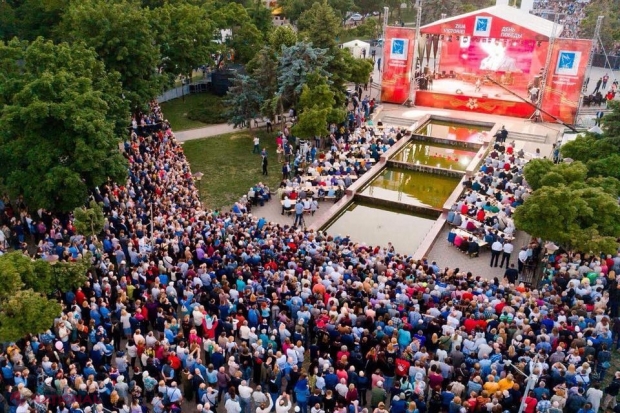 FOTO // Concert grandios organizat de Ilan Șor. Lev Leșcenco și Iosif Kobzon au felicitat publicul cu prilejul „Zilei Victoriei”