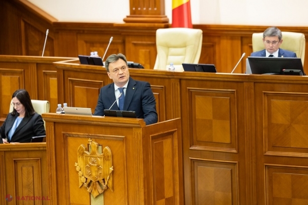 PREMIERĂ în Parlament! După circa zece ore de discuții, moțiunea de cenzură asupra activității Guvernului, RESPINSĂ târziu în noapte. Recean, către socialiști și comuniști: „Vă îndemn să mergeți mai rar la Moscova și mai des prin sate”