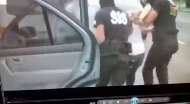 VIDEO // Operațiune comună SIS și PA de reținere a unor SIRIENI bănuiți de trafic de influență: Aceștia ar fi încercat să CORUPĂ funcționari cu statut special din R. Moldova