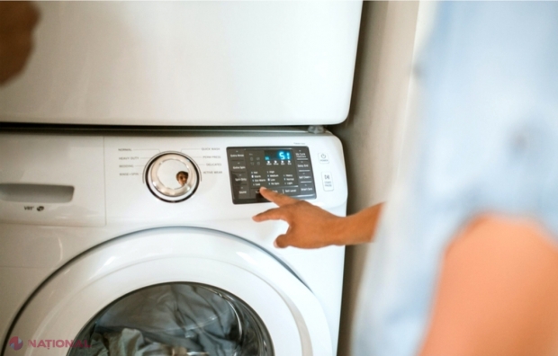 Temperatura ideală la care ar trebui să speli rufele pentru a economisi energie. Factura poate scădea și cu 50%!