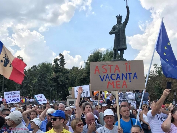 VIDEO, UPDATE // Protestul Mișcării de Rezistență Națională „ACUM”: Solicitare către UE ca să înceapă urmărirea penală a cetățenilor R. Moldova implicați în furtul miliardului și spălarea miliardelor rusești