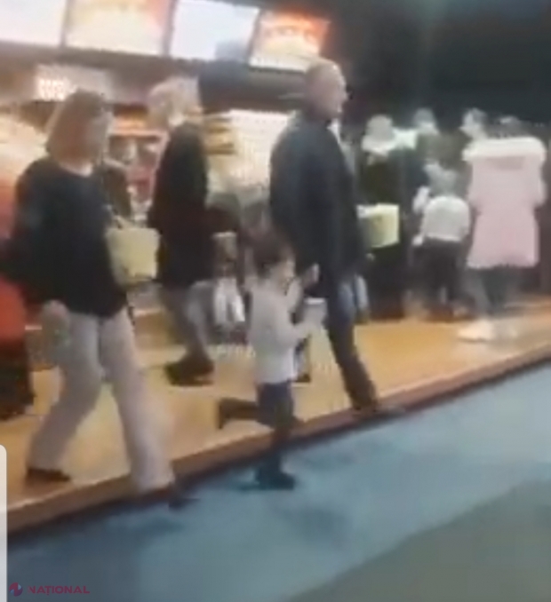VIDEO // Igor Dodon şi familia sa au fost surprinşi la cinematograf. Preşedintele s-a