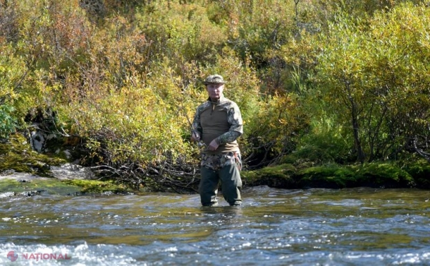 Vladimir Putin pozează, din nou, în „macho”, în timpul vacanței în Siberia