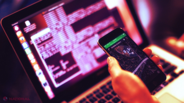 Cine sunt cei care ne ASCULTĂ discuţiile prin smartphone-uri. Sunt plătiţi cu 12 dolari pe oră şi notează fiecare