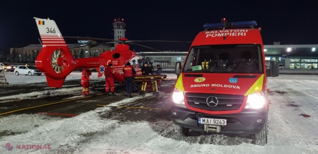 VIDEO // Un elicopter SMURD de la Galați a adus un pacient în stare gravă de la Vulcănești la Chișinău: A aterizat la Aeroport
