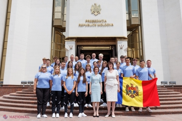 Președinta Maia Sandu a transmis drapelul de stat celor 24 de tineri sportivi care vor reprezenta Republica Moldova la Festivalul Olimpic al Tineretului din Europa: 232 de MEDALII în acest an