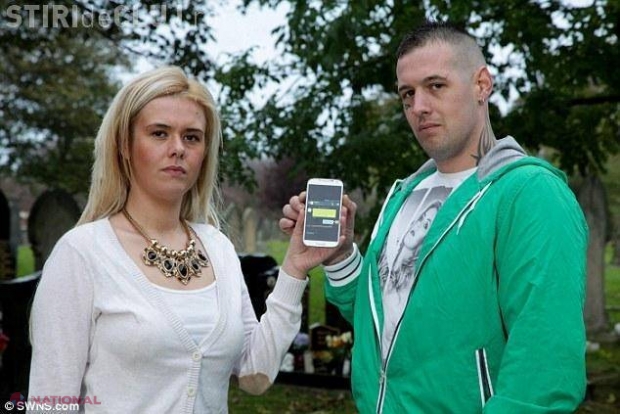 Și-au îngropat bunica cu tot cu telefonul mobil și au primit un SMS de GROAZĂ
