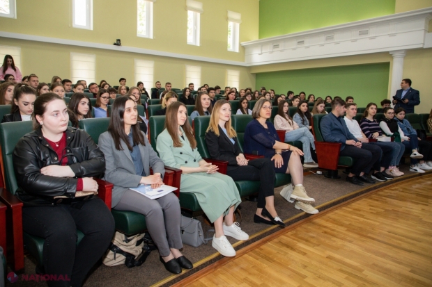 Zeci de tineri vor activa, timp de două luni, în instituțiile de stat ale R. Moldova, cot la cot cu funcționarii publici. Aceste stagii vor fi PLĂTITE