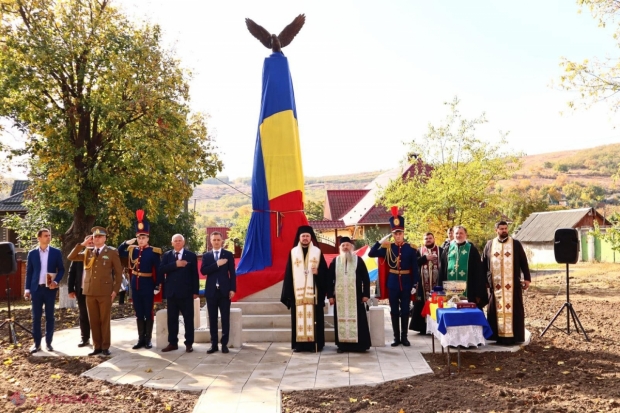 FOTO // Monumentului Eroilor Români din satul Văsieni, DISTRUS sub ocupația sovietică, RECONSTRIT cu susținerea financiară a DRRM