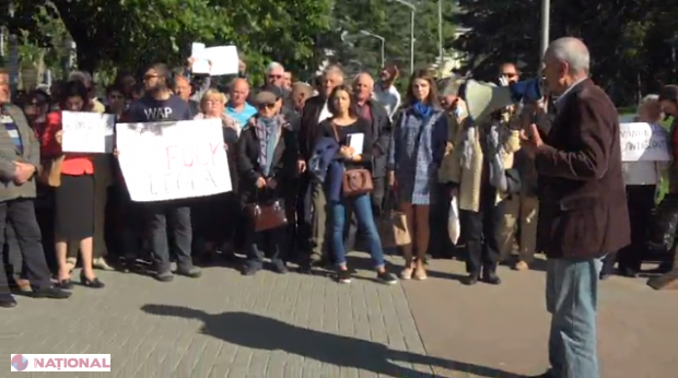 VIDEO // Protestele societății civile din fața Parlamentului au continuat și astăzi