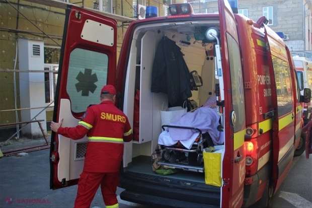 FOTO // O femeie din R. Moldova, care a suferit un accident vascular cerebral în Italia, adusă acasă de un echipaj SMURD